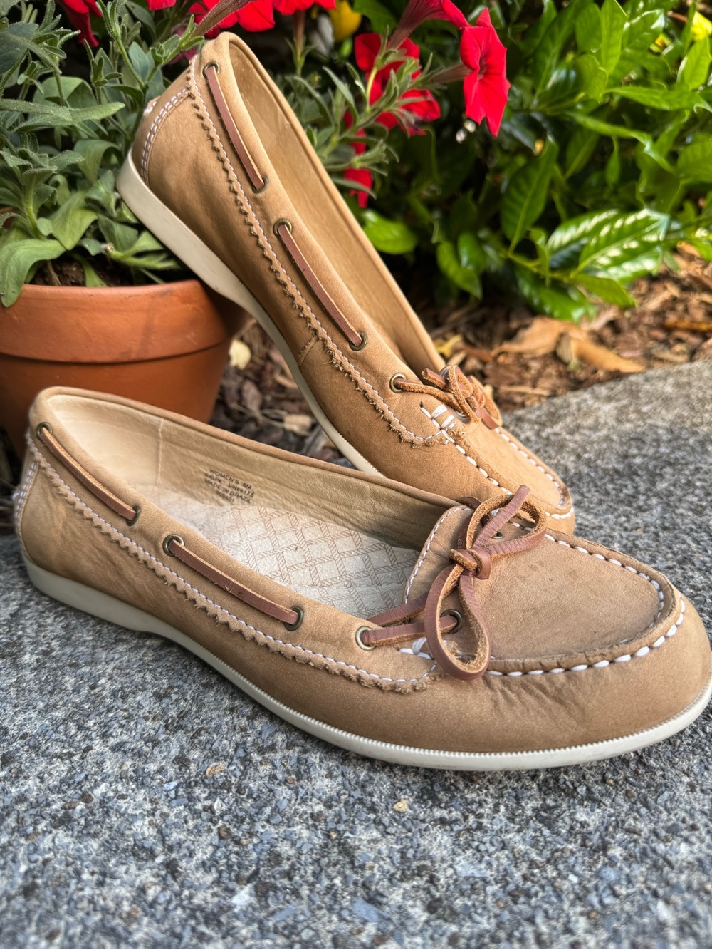 L.L. Bean Women's Flat Tan Leather Suede Moccasin Boat Shoes 8 Nautical Coastal